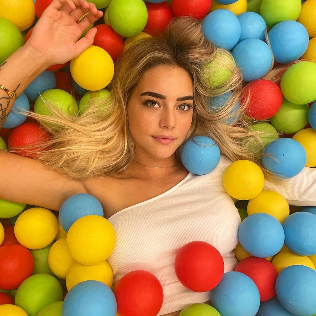 Aycan Yanaç'tan tesettür kararı! Görenler tanımakta zorlandı, takipçileri ikiye bölündü 1